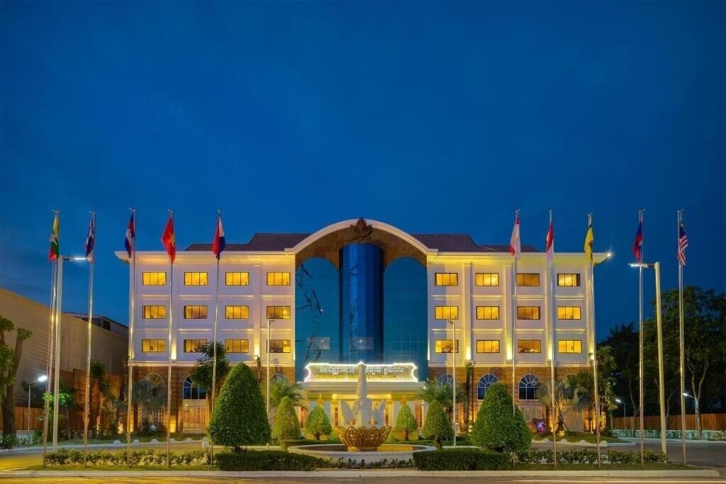 Отель Dragon Royal Angkor 4*