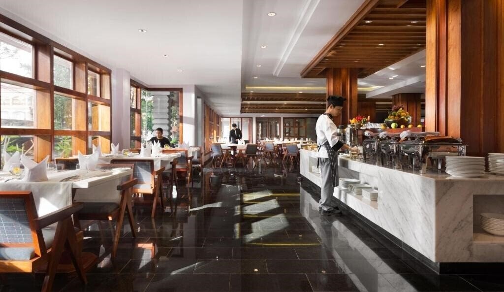 Imaginea J7 Angkor 5*