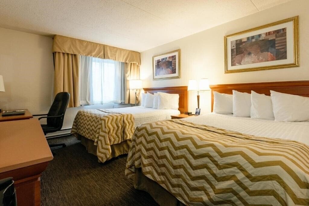 Fotografii Travelodge Ottawa East 3*
