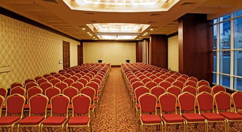 Imaginea Swiss Belhotel Doha 4*