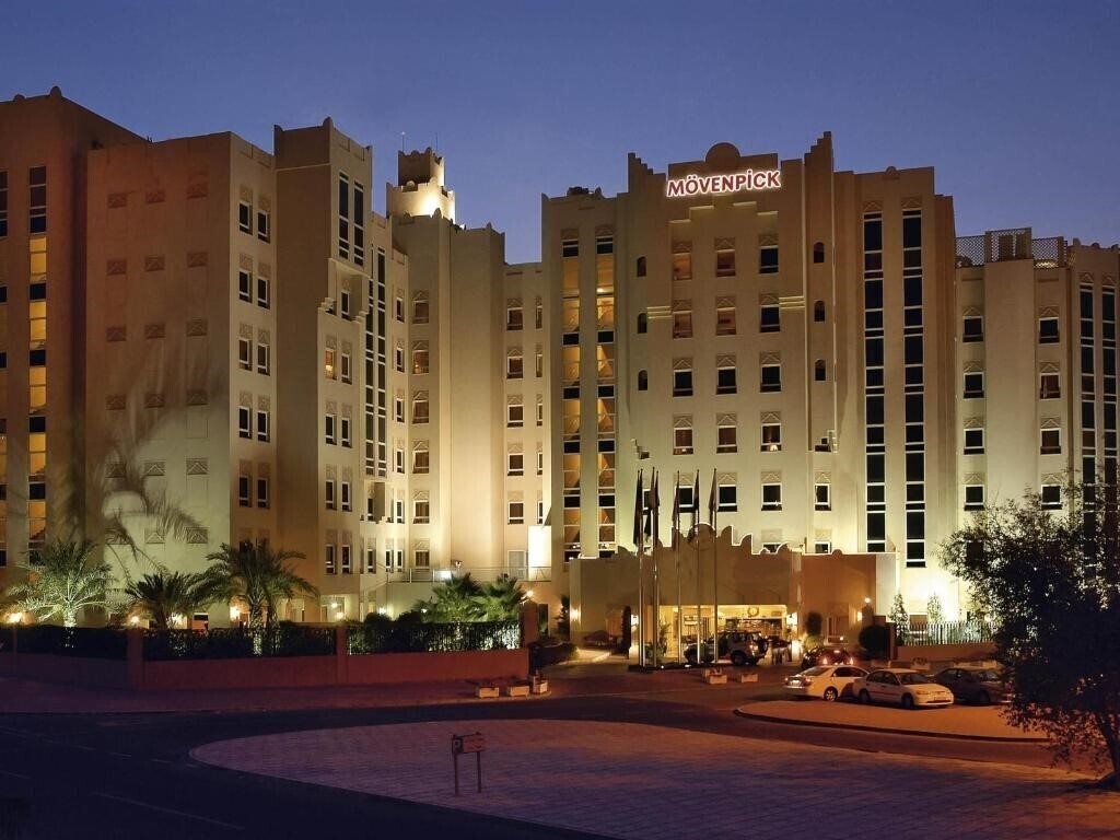 Отель Movenpick Hotel Doha 4*