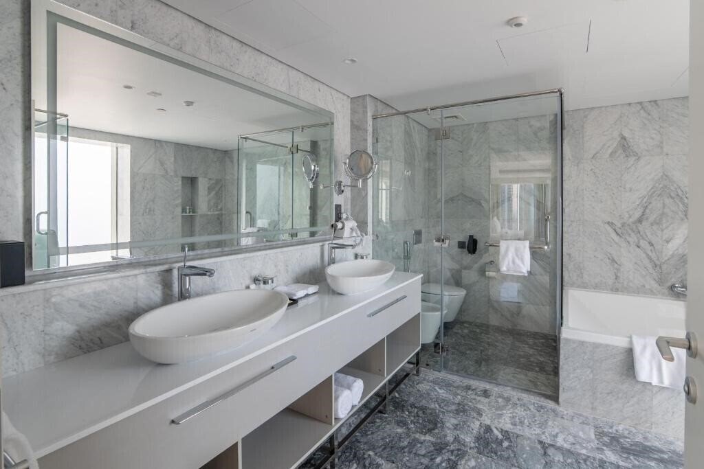 Imaginea Thirty Five Luxury Apartments 5*