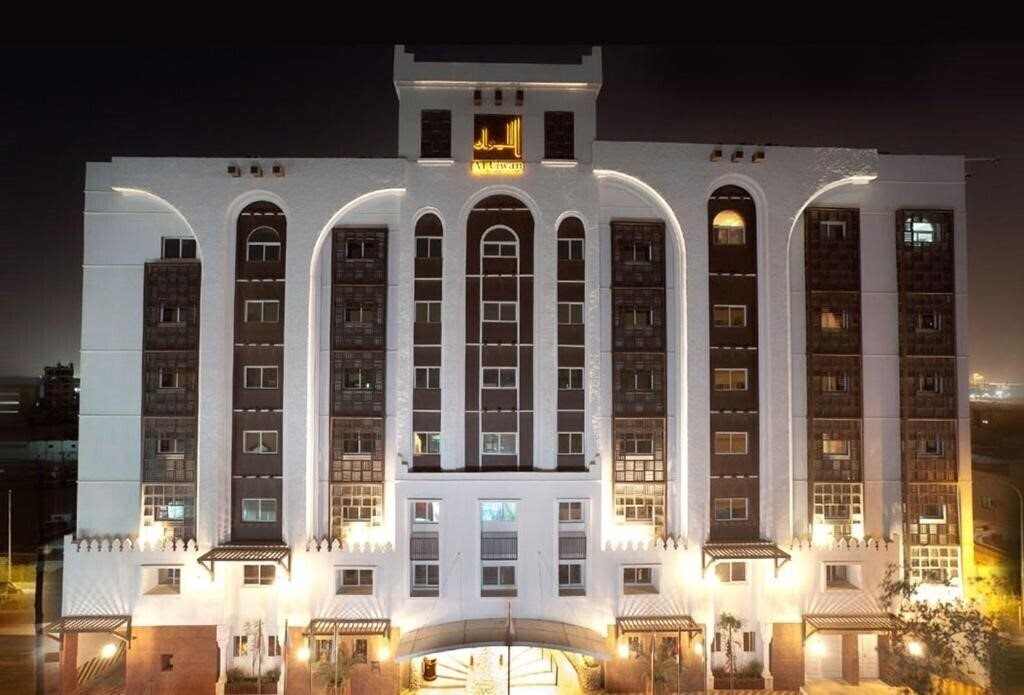 Отель Al Liwan Suites 4*
