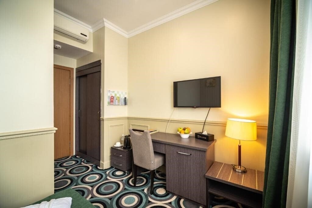 Imaginea Mildom Premium Hotel 3*