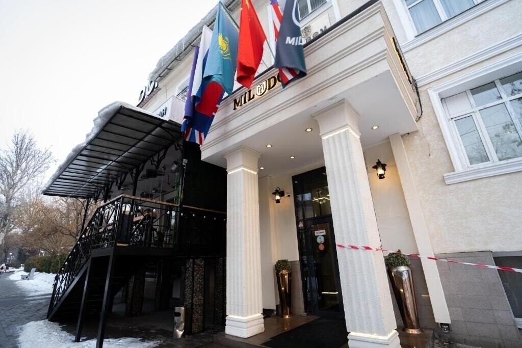 Imaginea Mildom Premium Hotel 3*