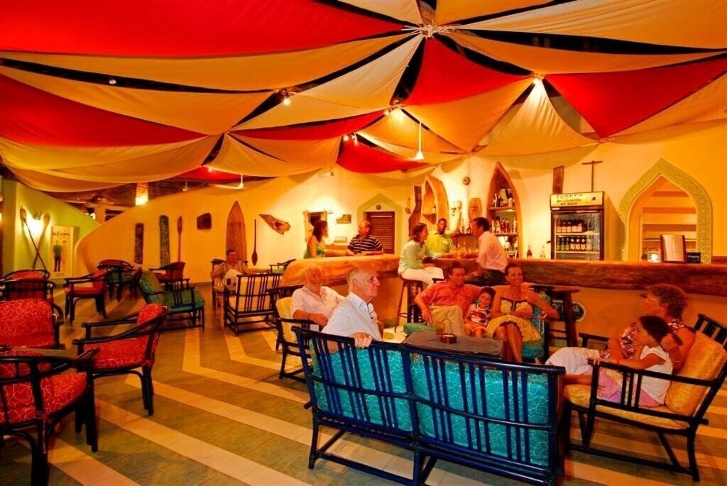 Отель Turtle Bay Beach Club 4*
