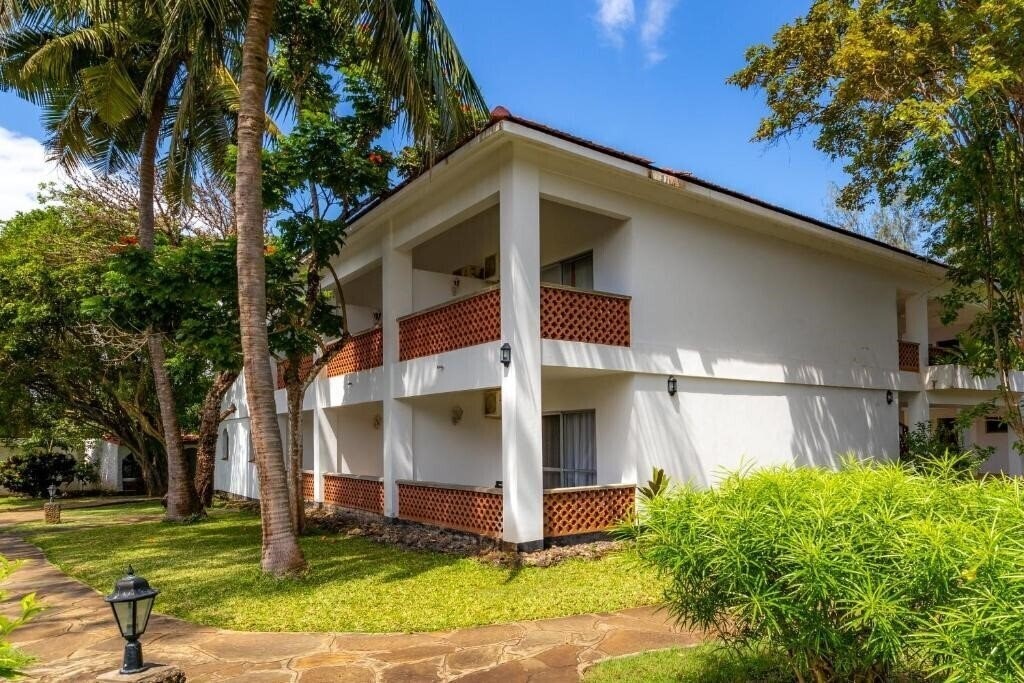 Imaginea Diani Sea Lodge 3*