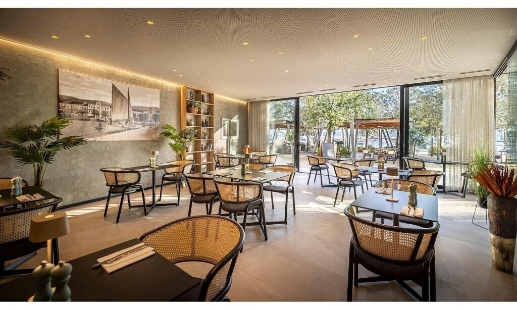 Imaginea Aminess Younique Narrivi Hotel 5*