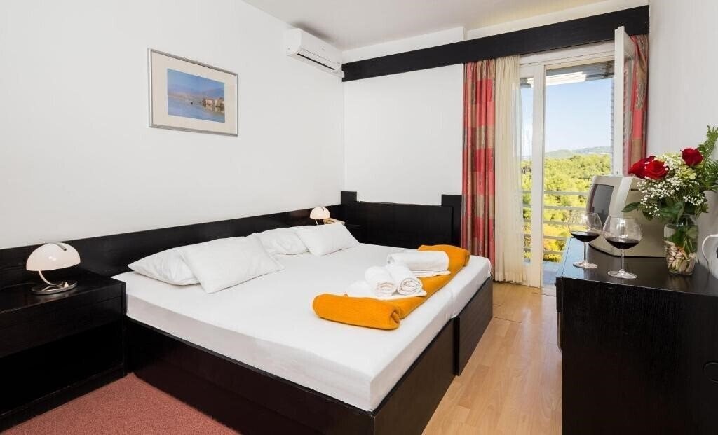 Фото Hotel Hvar Jelsa 3*