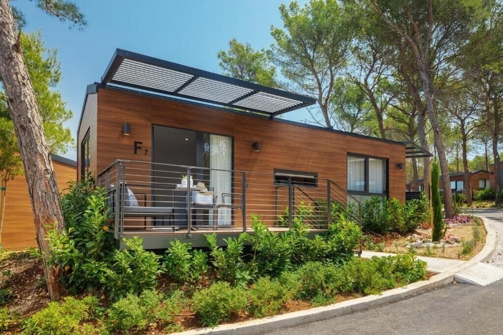 Отель Gava Waterman Island Cottages 4*