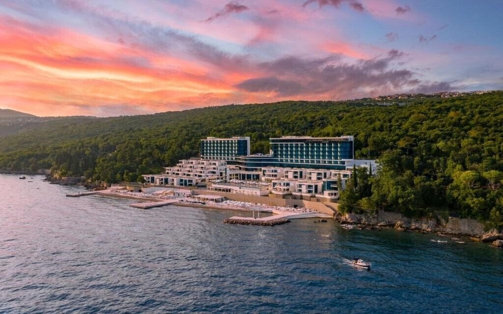 Hotel Hilton Rijeka Costabella Beach Resort & SPA 5*