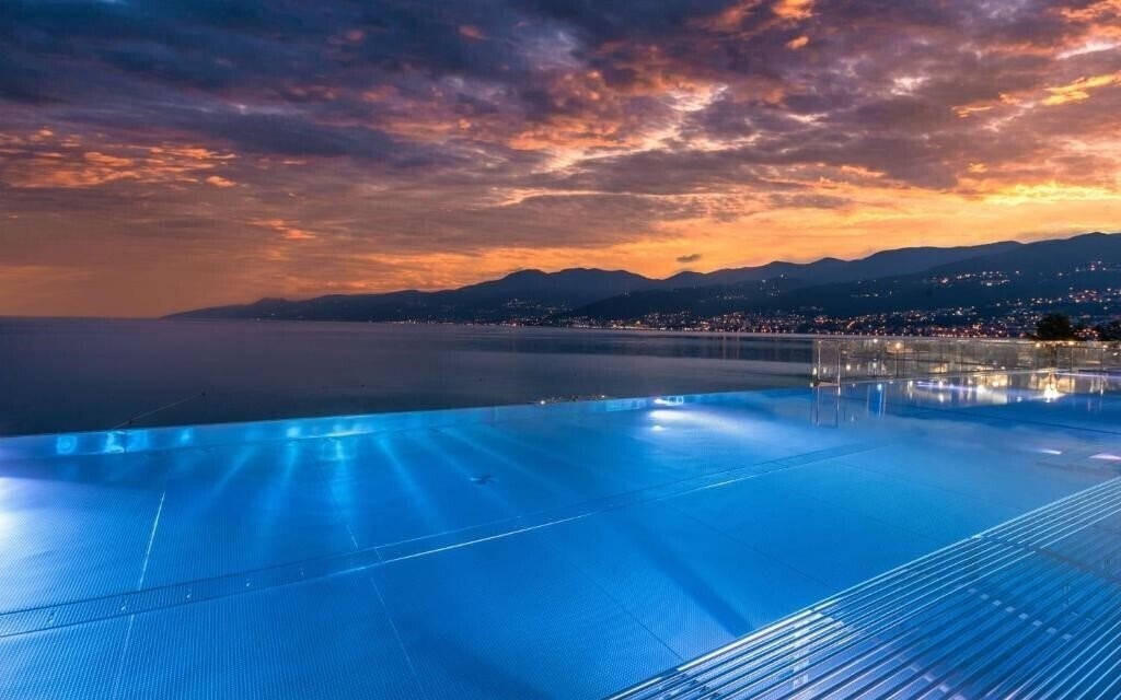Imaginea Hilton Rijeka Costabella Beach Resort & SPA 5*