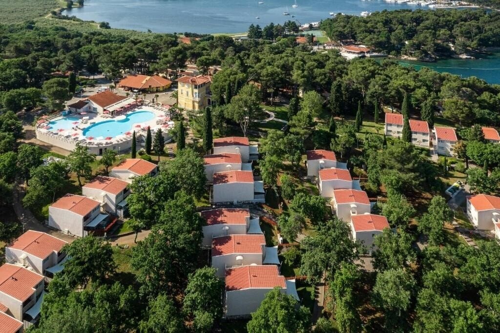 Отель Apartments Bellevue Plava Laguna 4*
