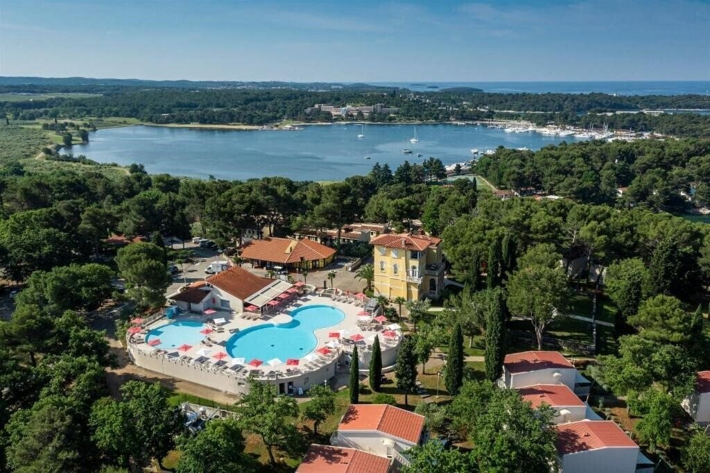 Фотография Apartments Bellevue Plava Laguna 4*