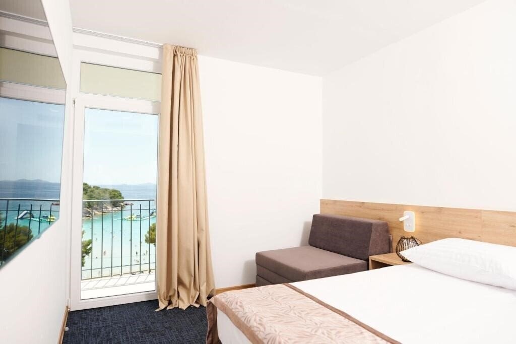 Imaginea Colentum Resort Murter 3*