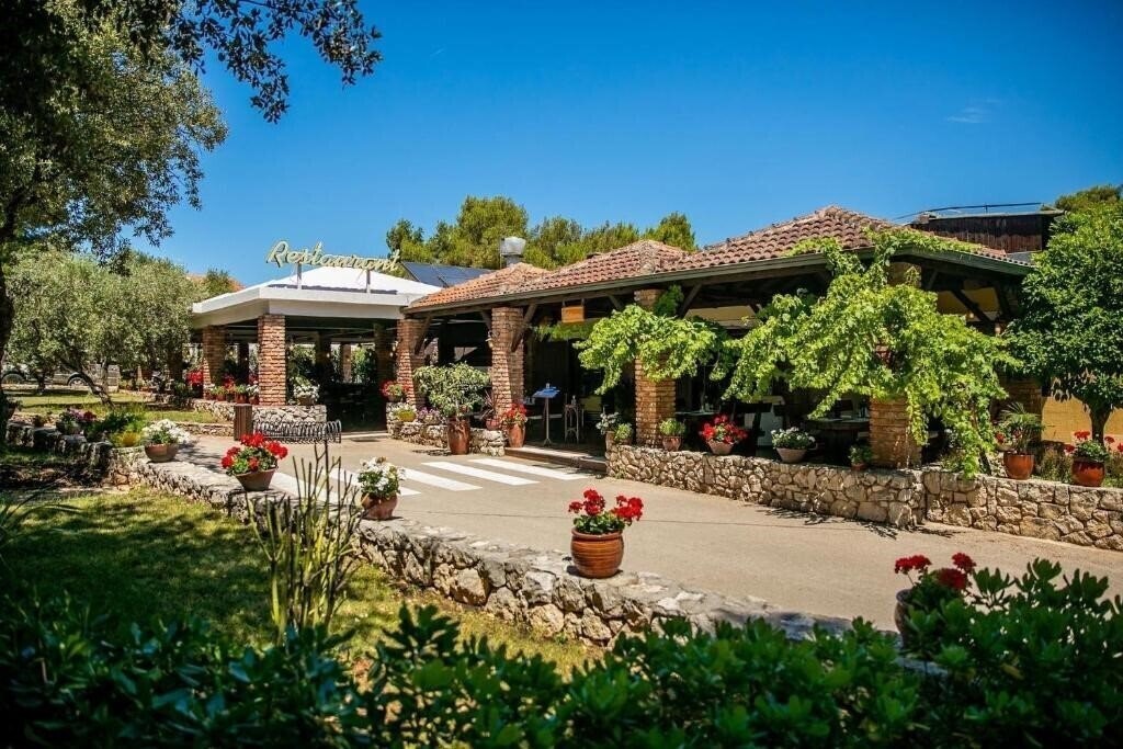 Imaginea Amadria Park Camping Sibenik Apartments 4*