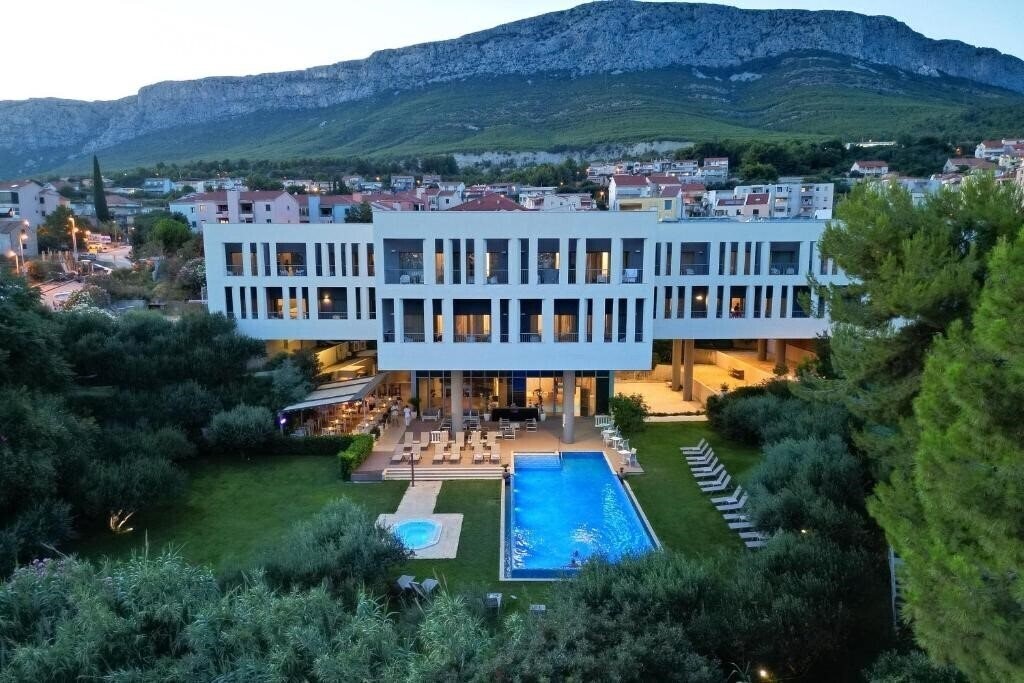 Imaginea Salona Palace 4*
