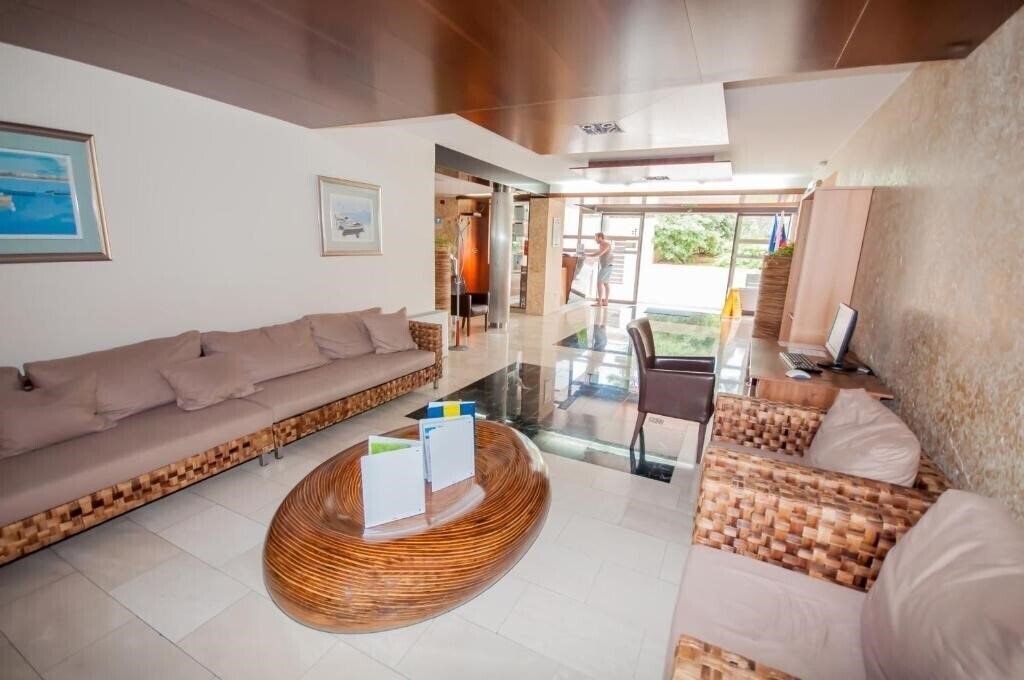 Картинка Maxim 4*