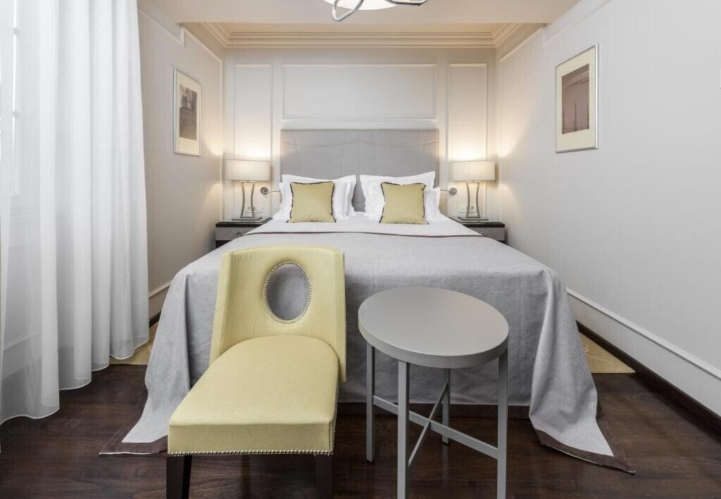 Imaginea Bastion Hotel 4*