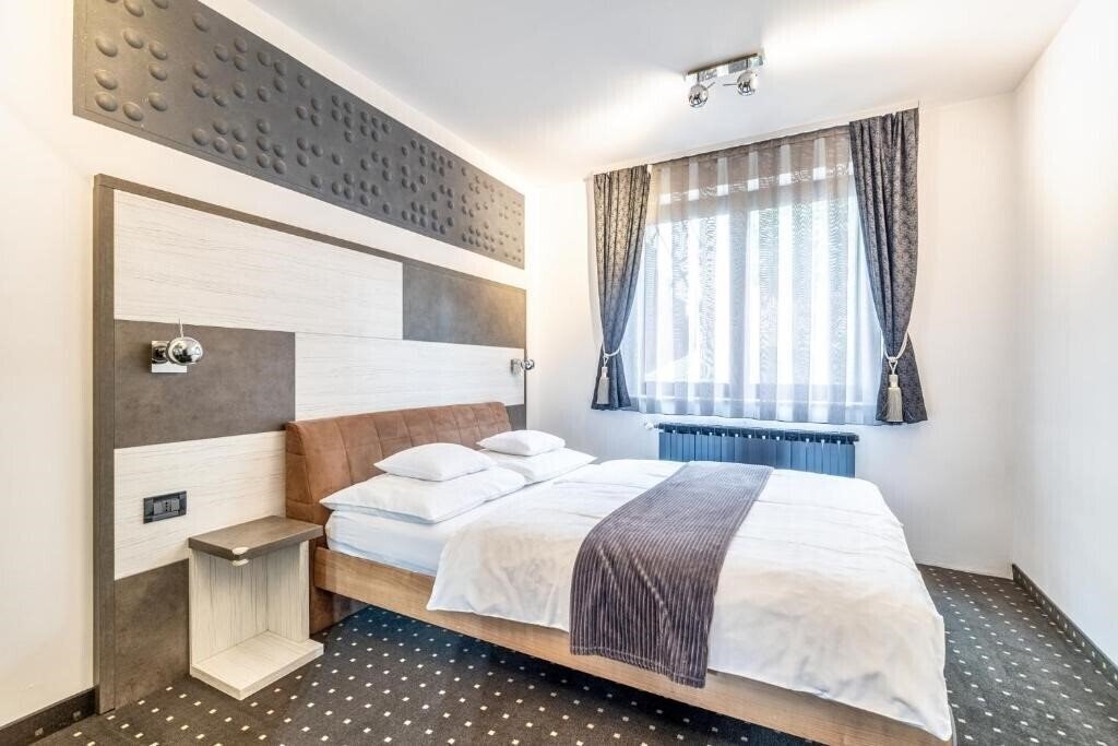 Fotografii Log In Rooms 4*