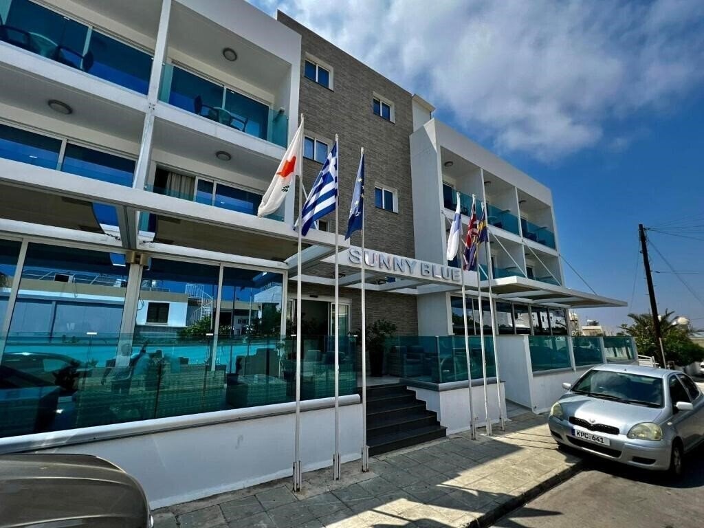 Отель Sunny Blue Hotel 4*