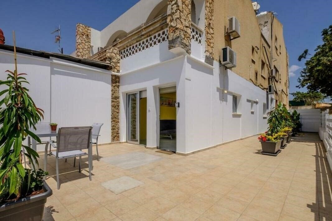 Отель Gabinos 1br 3*