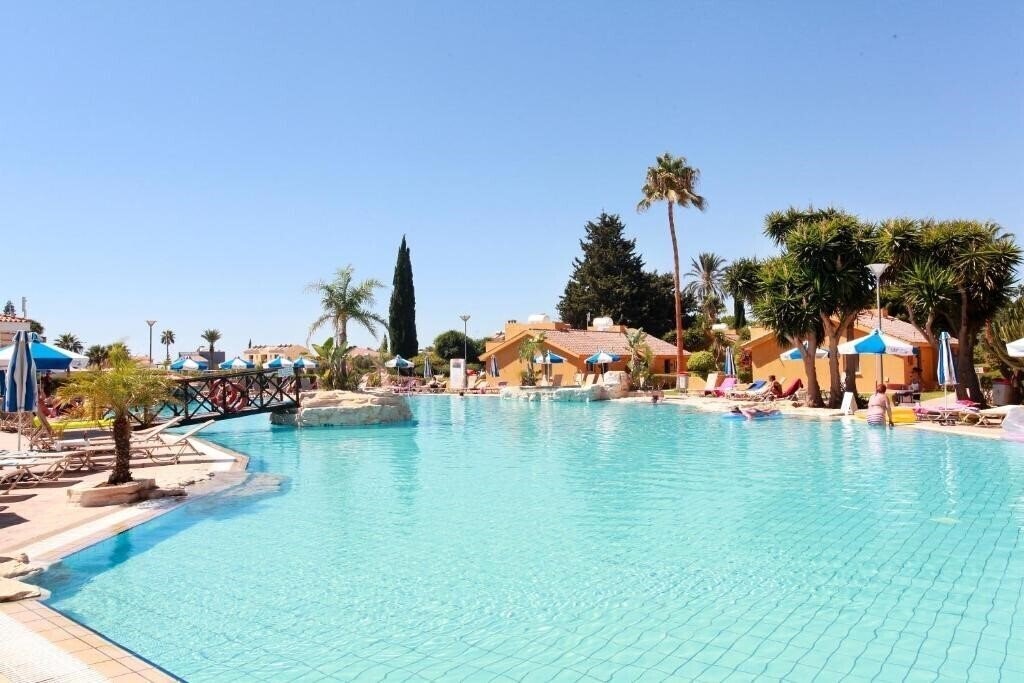 Hotel Makronissos Village Club 3*