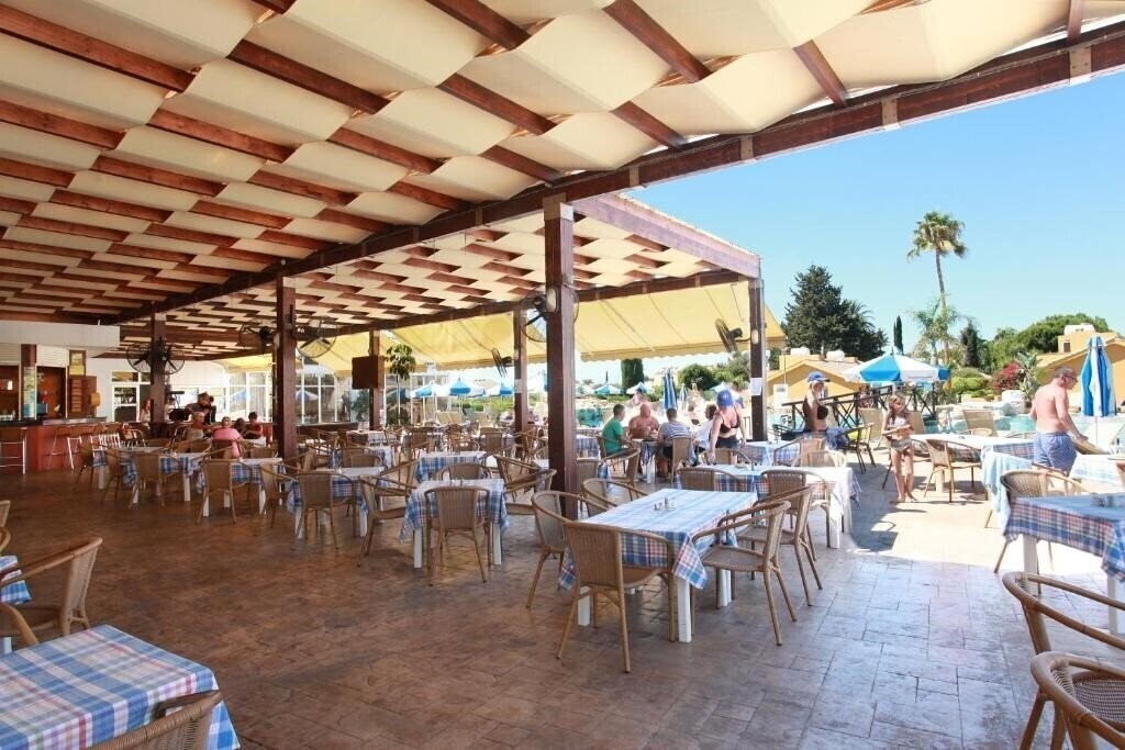 Imaginea Makronissos Village Club 3*