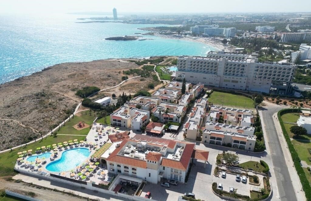 Отель Aktea Beach Village 4*