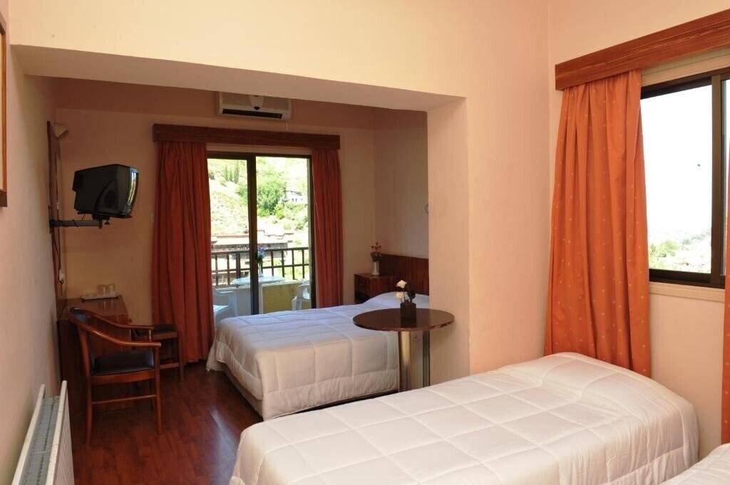 Отель Ekali Hotel 3*