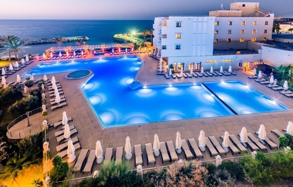 Отель Vuni Palace 5*