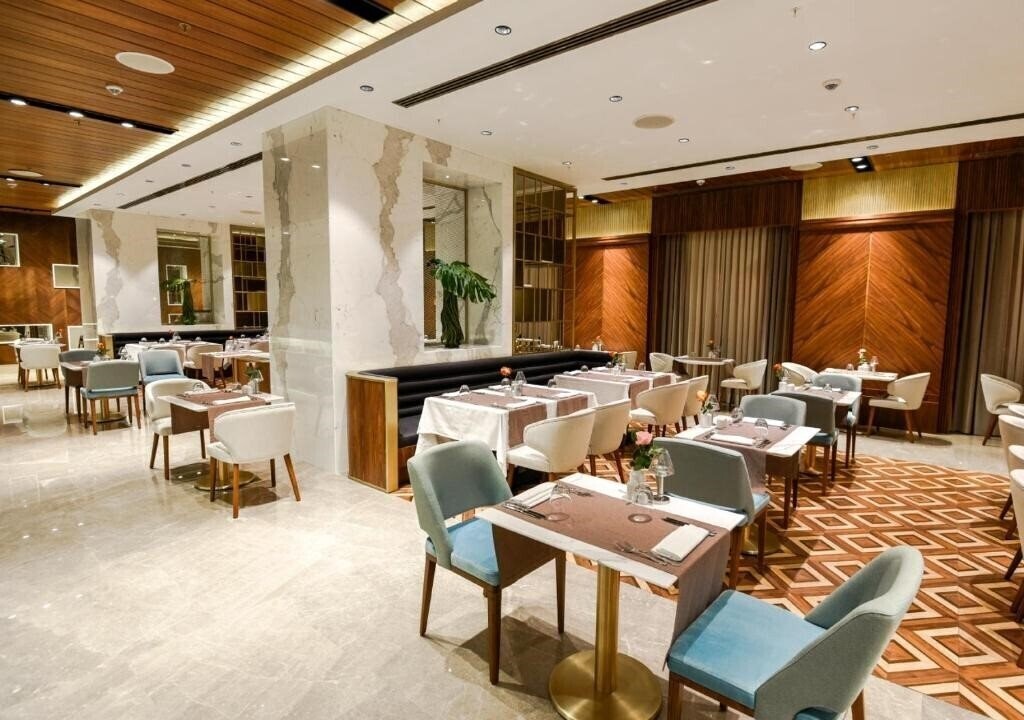 Imaginea Rocks Hotel 5*