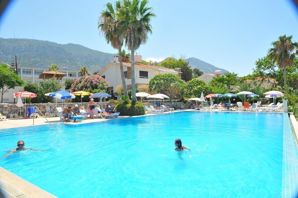 Imaginea La Hotel 4*