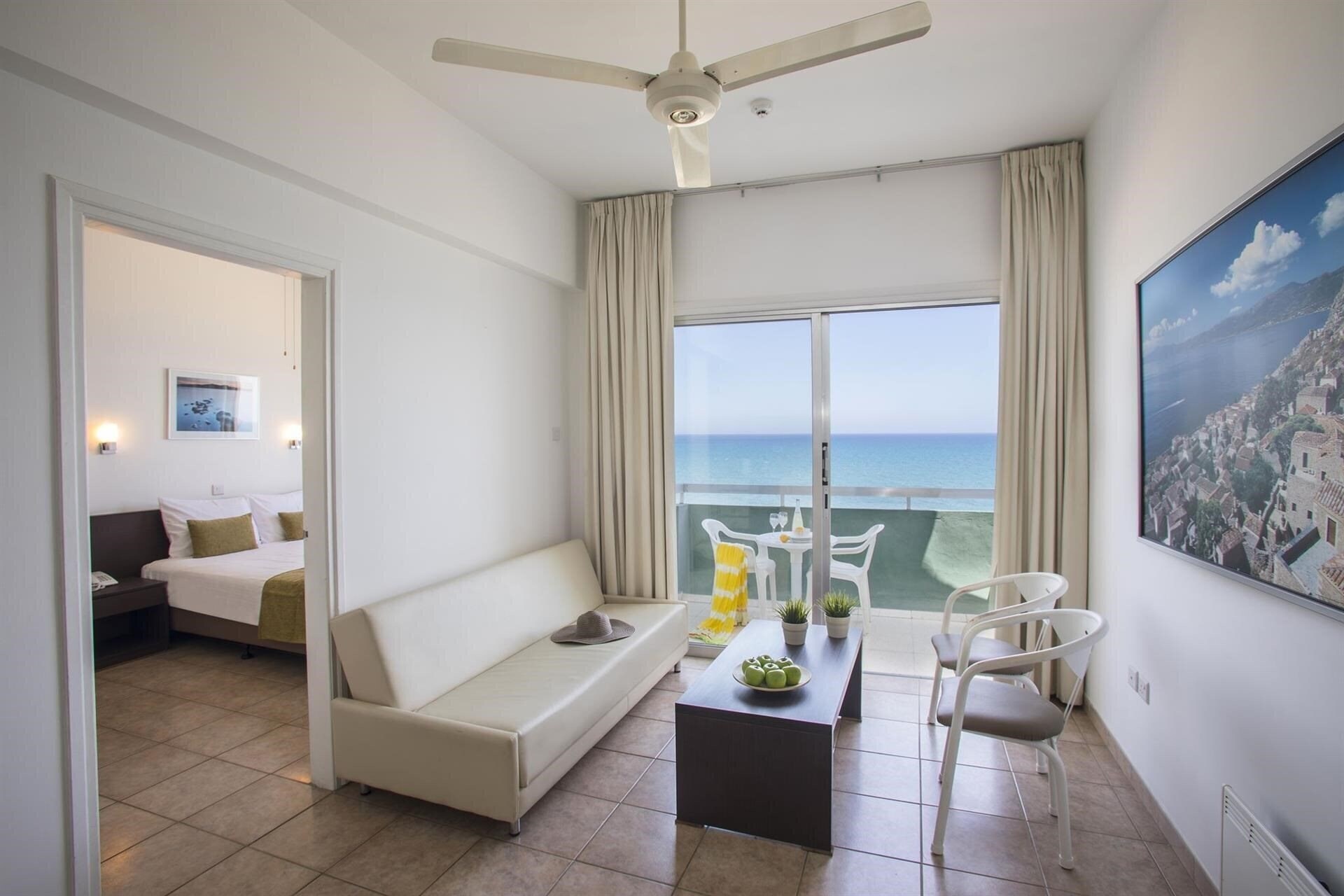 Фотография Constantiana Beach Hotel Apartments апартаменты