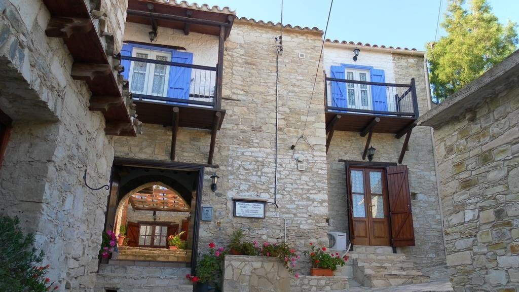 Отель Traditional Village Houses Skarinou 3*