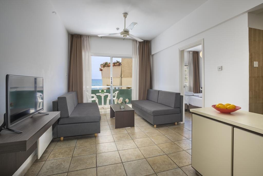 Imaginea Costantiana Beach Hotel Apts 3*