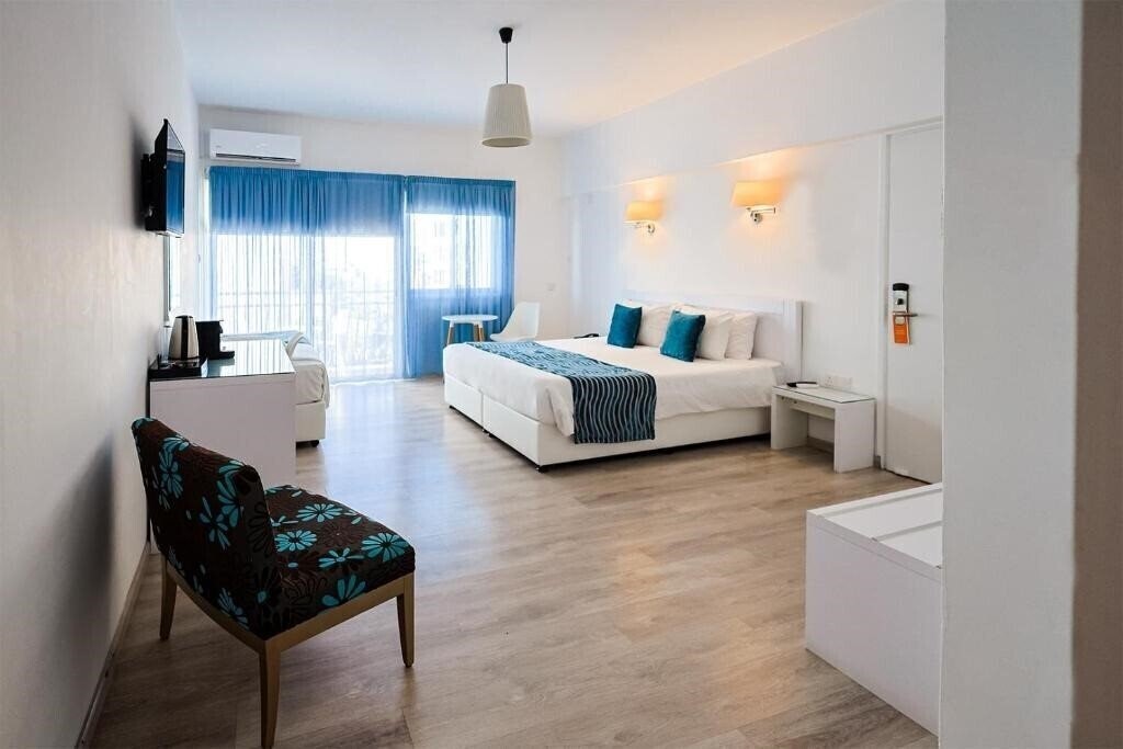 Fotografii Mikes Kanarium City Hotel 3*