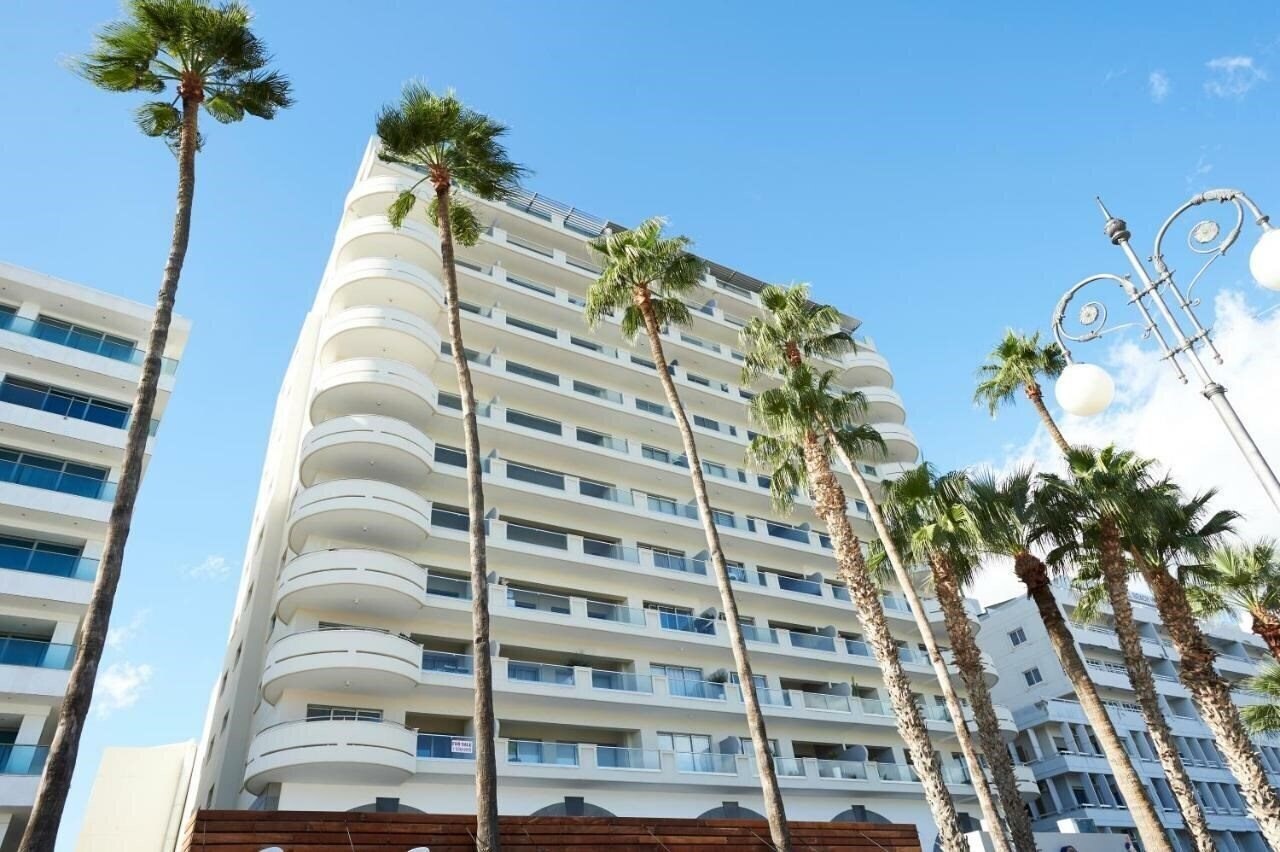 Hotel Finikoudes Luxury Apartments 3*