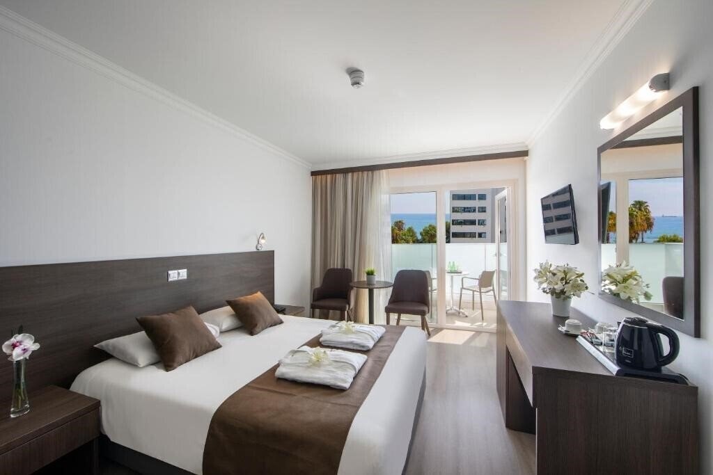 Fotografii Kapetanios Limassol Hotel 3*