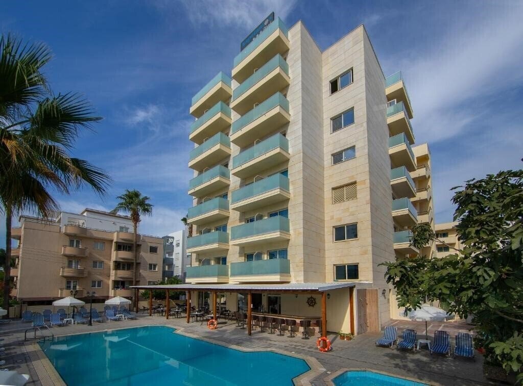 Imaginea Kapetanios Limassol Hotel 3*