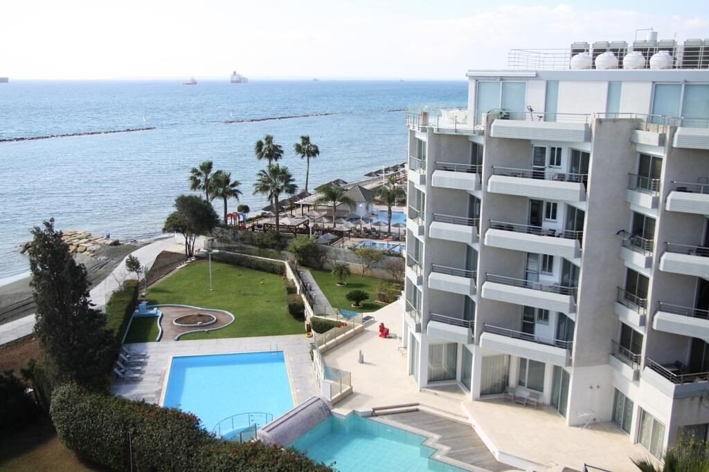 Отель The Ermitage On The Beach 3*
