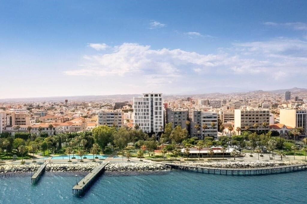 Отель Nyx Limassol By Leonardo 4*