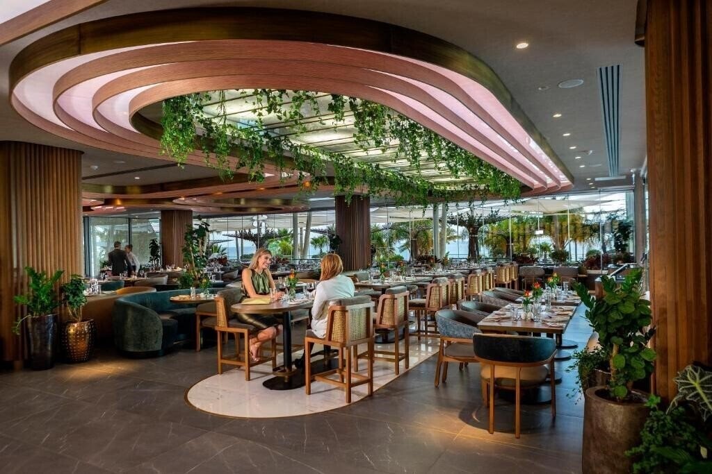 Imaginea Amathus Residences 5*