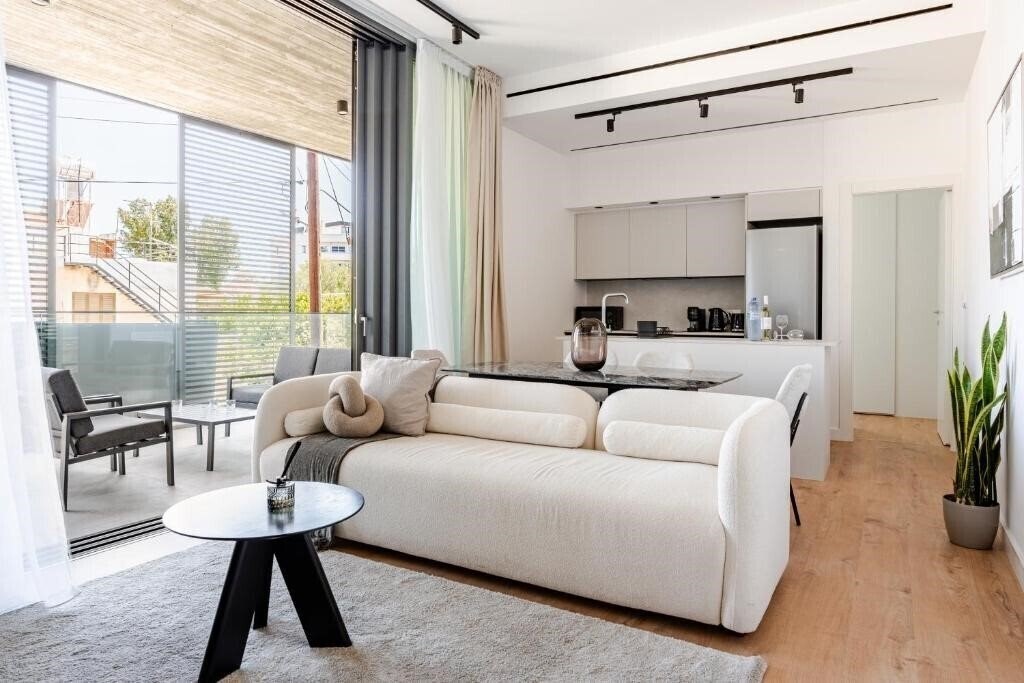 Отель Yamas Urban Living Sunny Pool Penthouse 4*