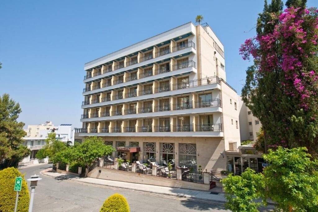 Отель Semeli Hotel Nikosia 4*