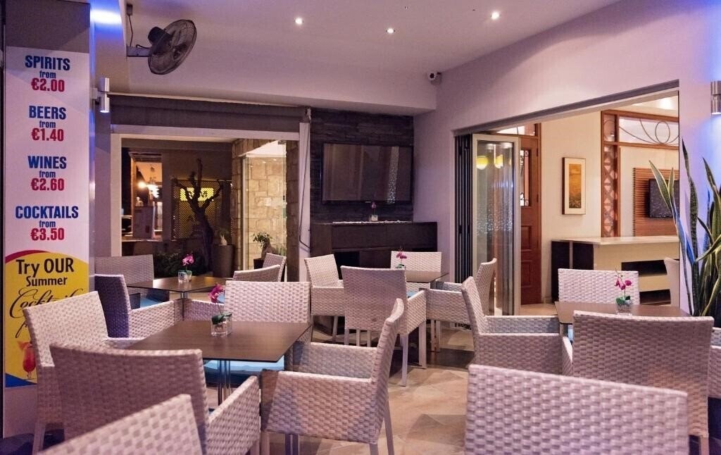 Imaginea Pyramos Hotel 2*