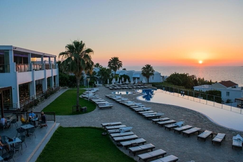 Отель Theo Sunset Holiday Village Apts 2*