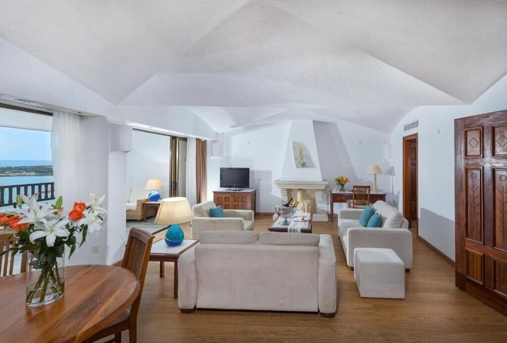 Fotografie Coral Beach Hotel & Resort 5*