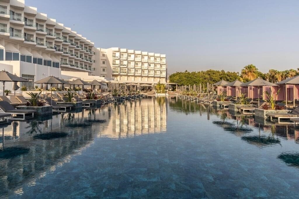 Отель Cali Resort & SPA by Louis Hotels 5*