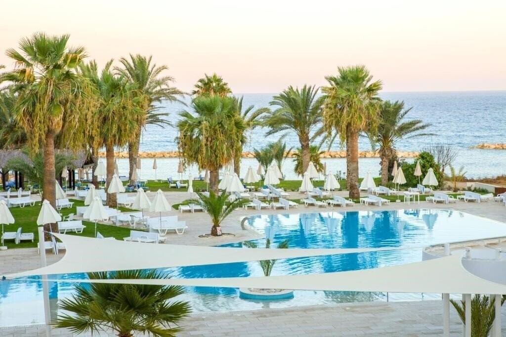 Отель Venus Beach 5*